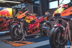 red-bull-motor-alá-logózótt-szőnyeg