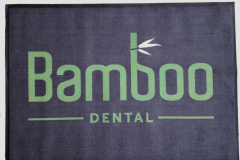 bambó-egyedi-logozott-szőnyeg