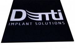 denti-egyedi-logozott-szőnyeg